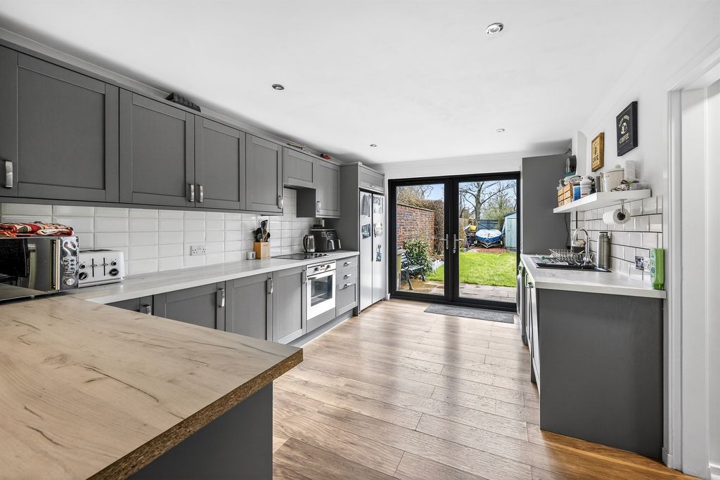 Property photo 3 of 20