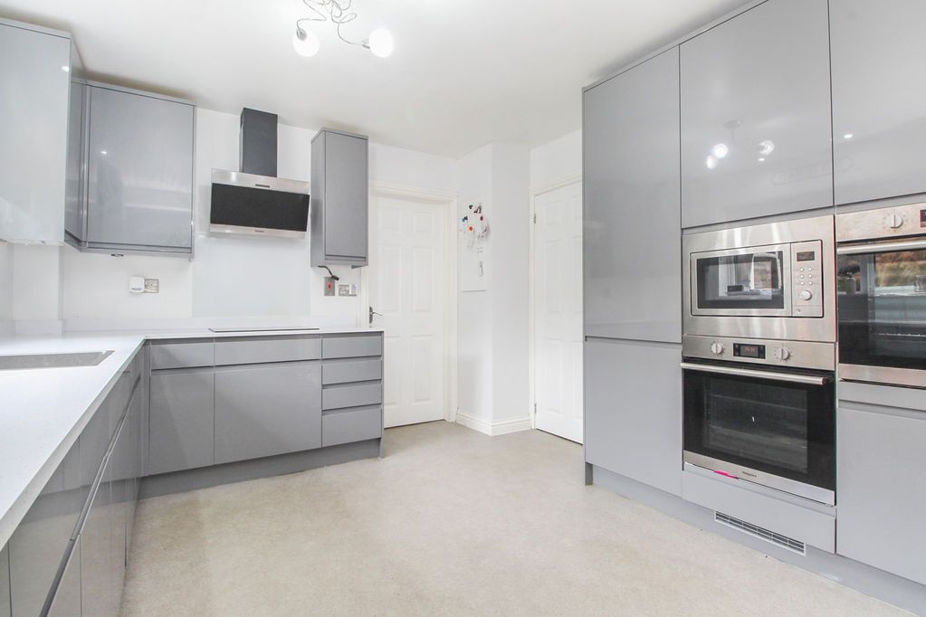 Property photo 3 of 21 Kitchen/Breakfast Room