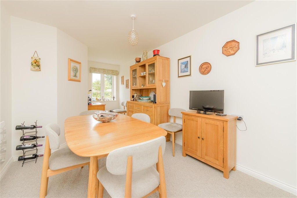 Property photo 3 of 13 Dining Area