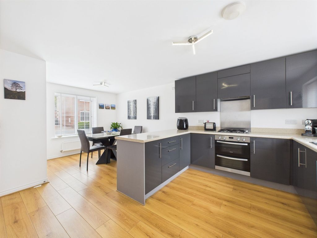 Property photo 2 of 24 Dining Kitchen