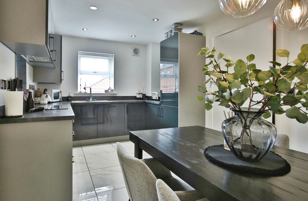 Property photo 2 of 22 4280686