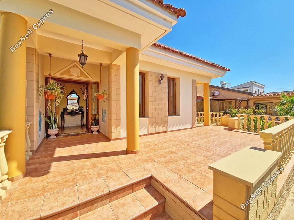 Property photo 3 of 39