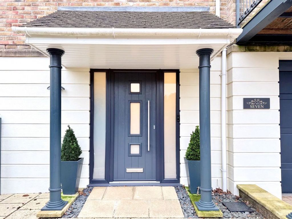 Property photo 2 of 22