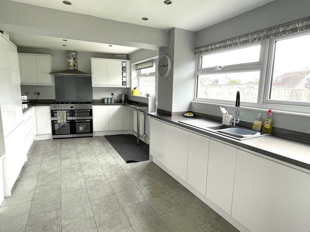 Property photo 2 of 24 Kitchen