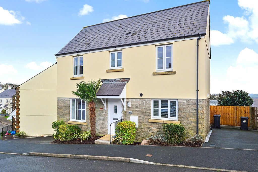 Property photo 1 of 10 Front