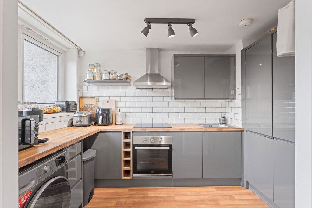 Property photo 3 of 24