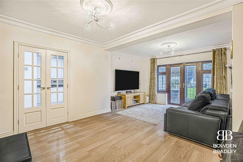 Property photo 2 of 27 Living Room