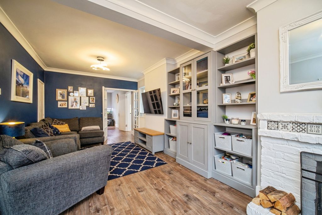 Property photo 3 of 20 Pbox-Img.Jpg