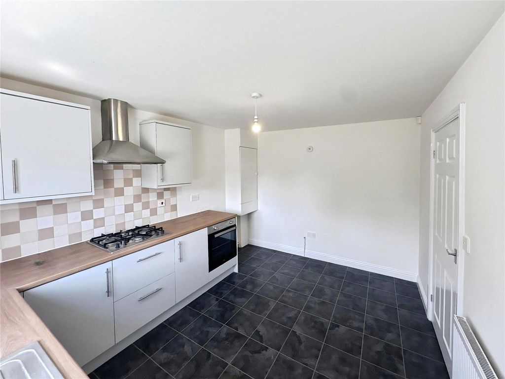 Property photo 3 of 16 Kitchen