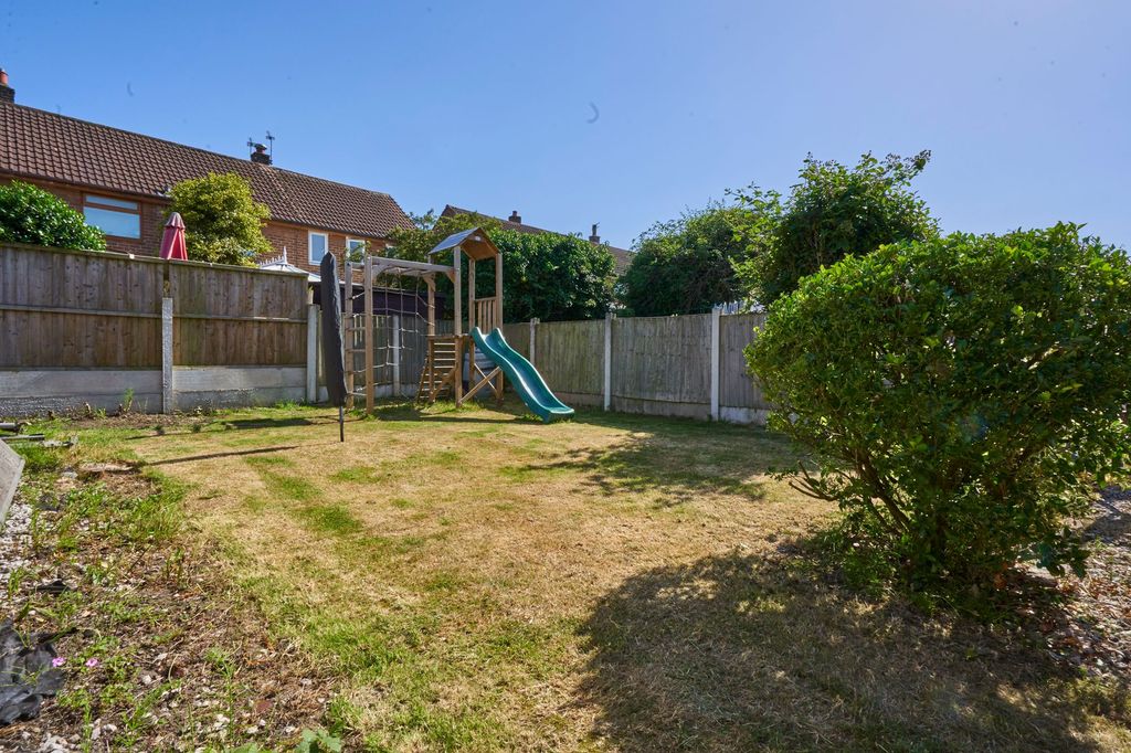 Property photo 2 of 23