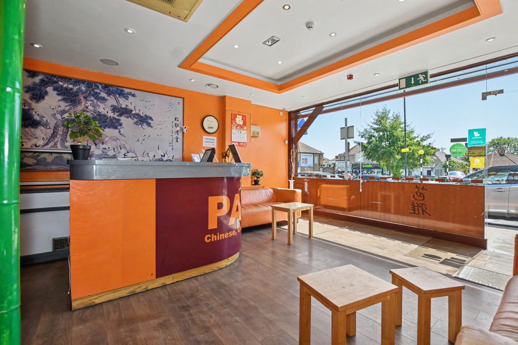 Property photo 2 of 15 4 & 4A Gloucester Parade, Blackfen Road, Sidcup, Da15 8Ps
