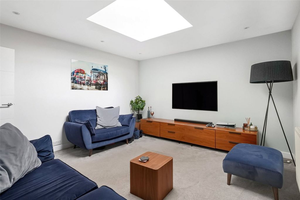 Property photo 3 of 16 Picture No. 17