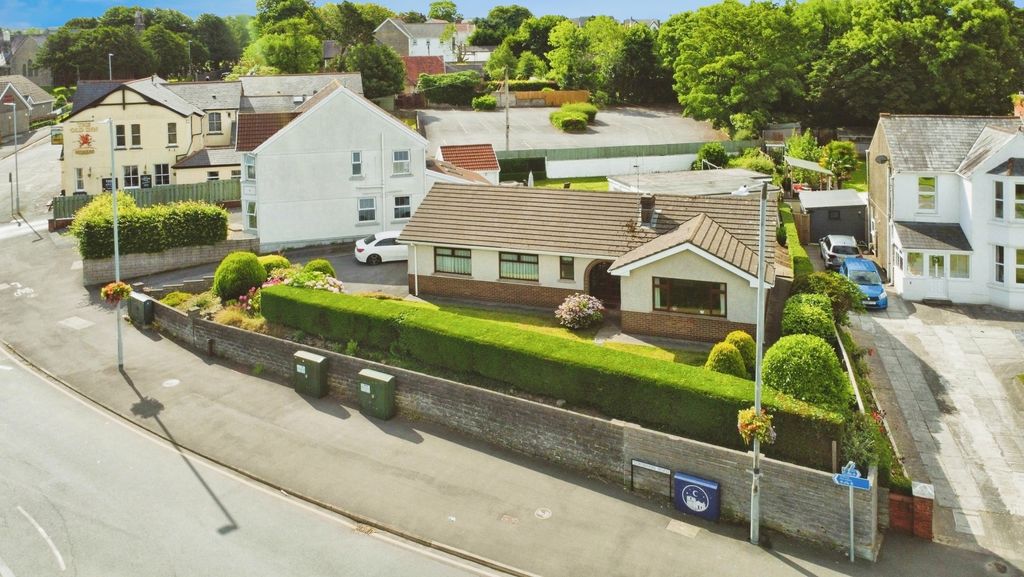 Property photo 1 of 28 3670481