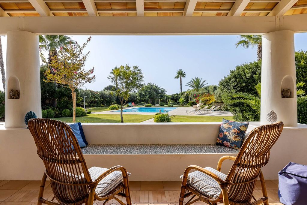 Property photo 1 of 31