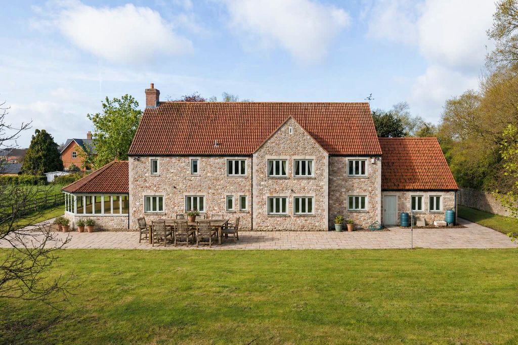 Property photo 3 of 26 4999705