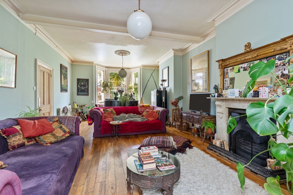 Property photo 2 of 21 4228385
