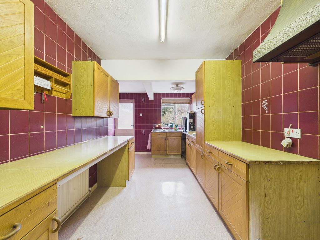 Property photo 2 of 17 Cam01354G0-Pr0696-Still017