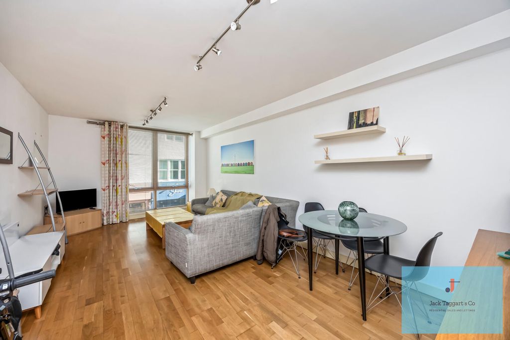 Property photo 3 of 14 Living Room