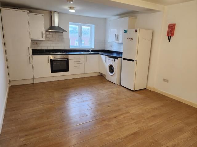 Property photo 1 of 4 Kitchen