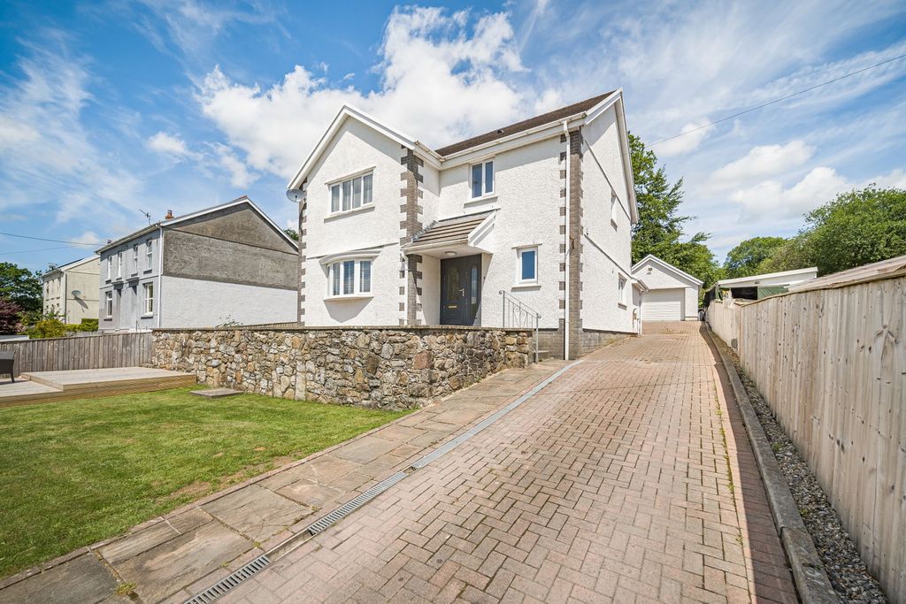 Property photo 2 of 38