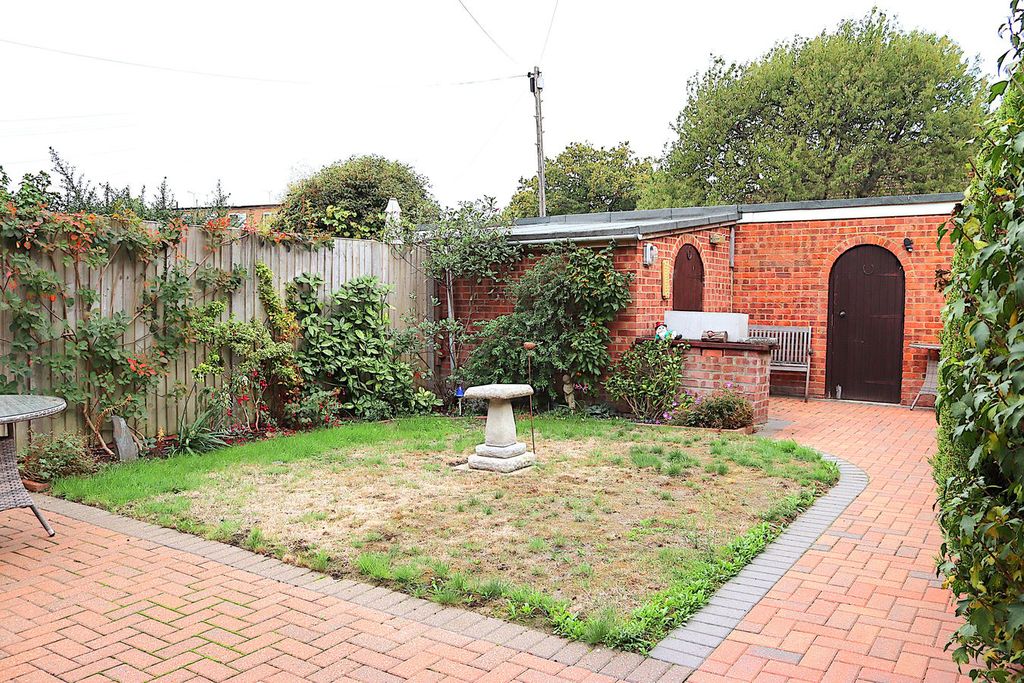 Property photo 2 of 20
