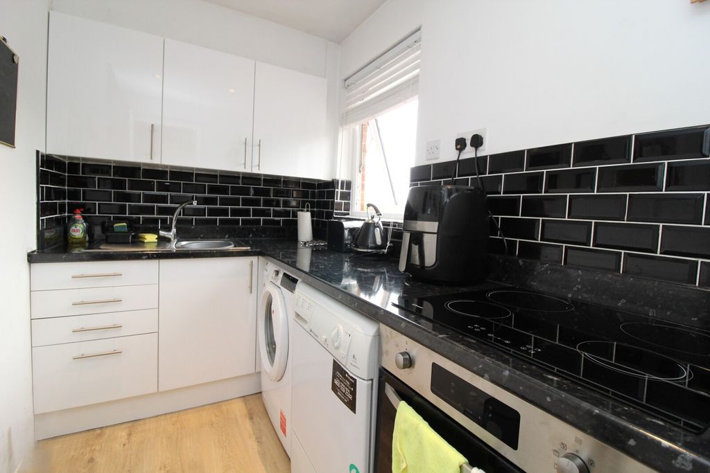 Property photo 3 of 4 Kitchen