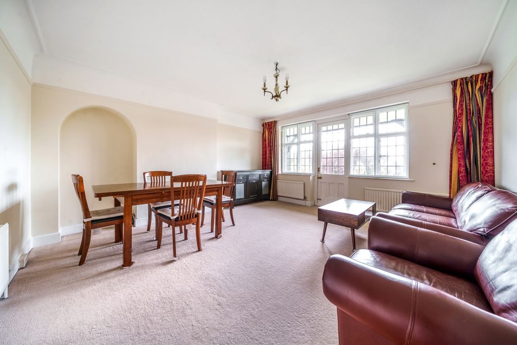 Property photo 2 of 18