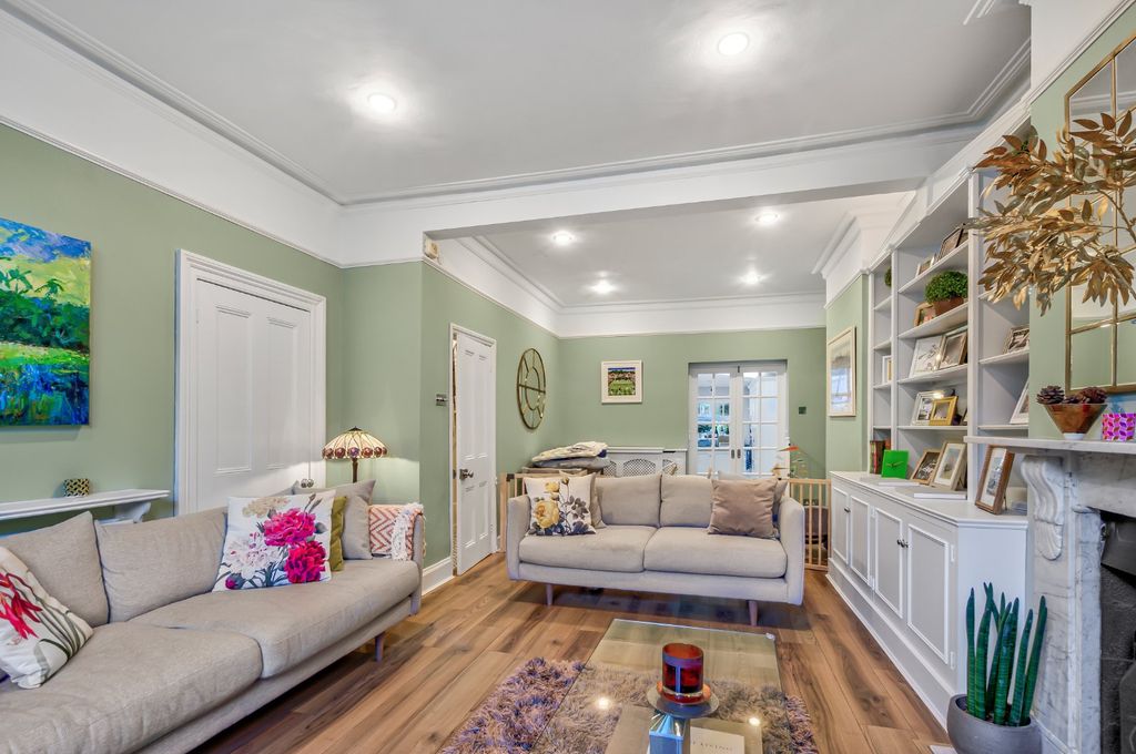 Property photo 3 of 18 Living Area