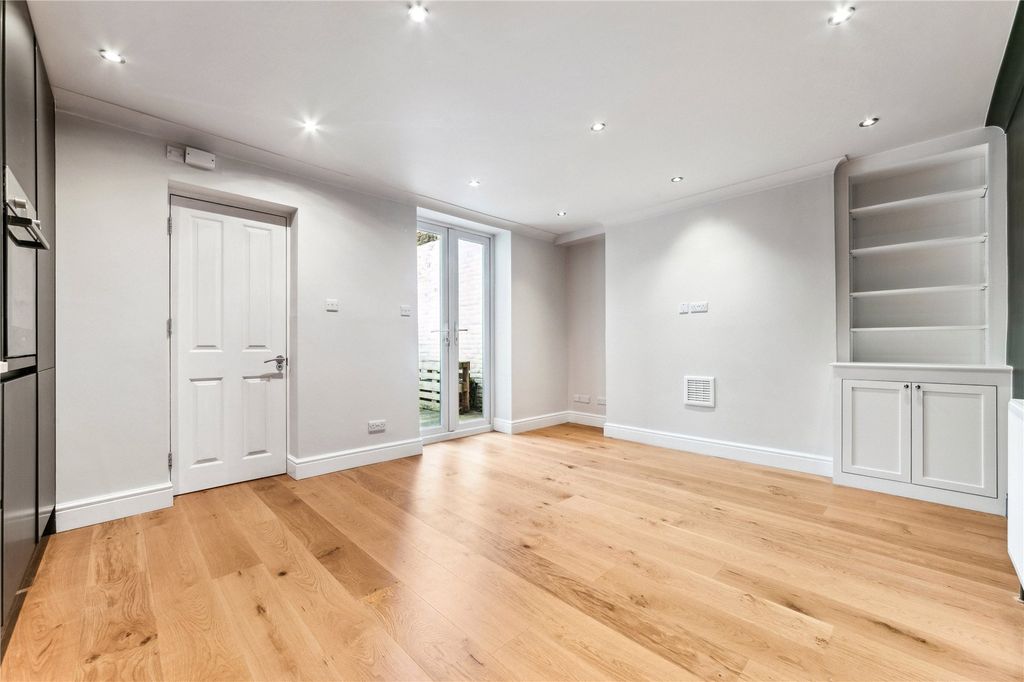 Property photo 2 of 11 Reception