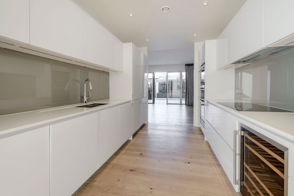 Property photo 3 of 53