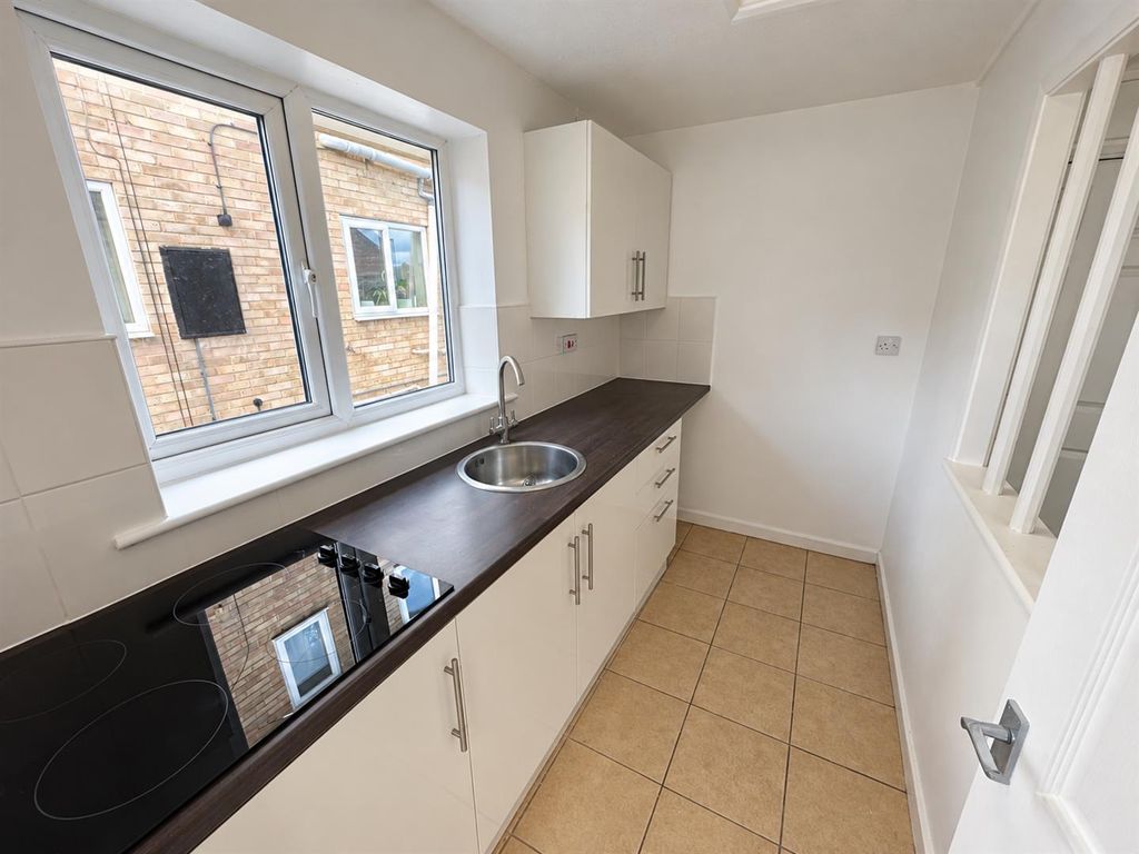 Property photo 3 of 6 Kitchen