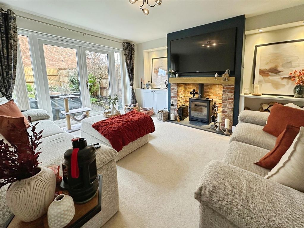 Property photo 2 of 15 Lounge