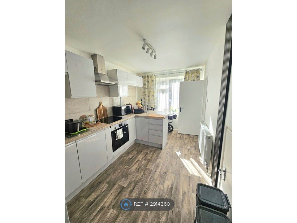 Property photo 2 of 19 Kitchen