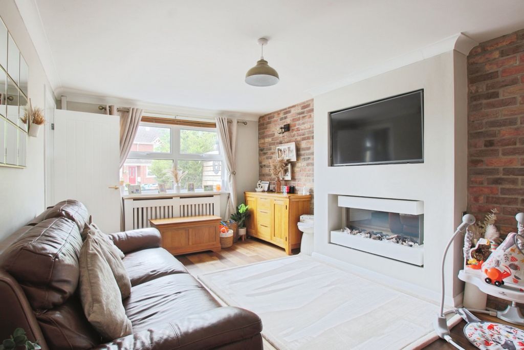 Property photo 2 of 18 4375015