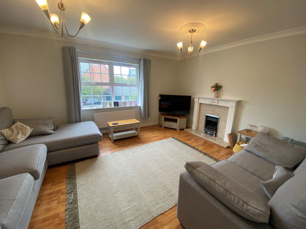 Property photo 2 of 11 Living Room