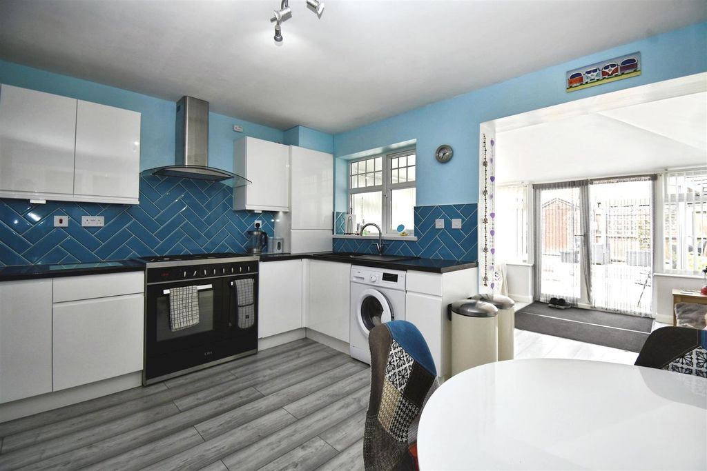 Property photo 3 of 22 Dining Kitchen