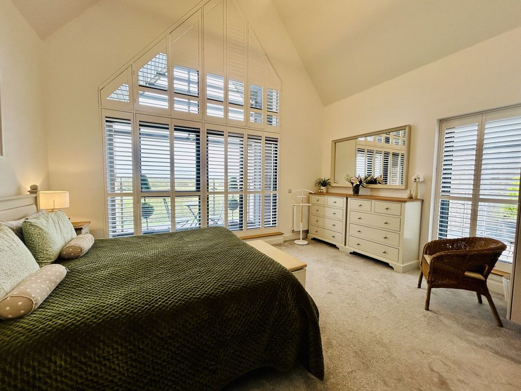 Property photo 3 of 36