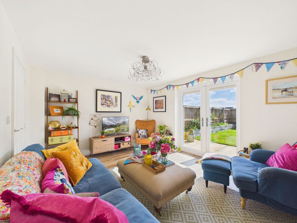 Property photo 3 of 14 Lounge