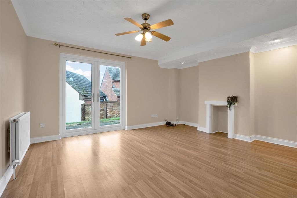 Property photo 2 of 14 Living Room