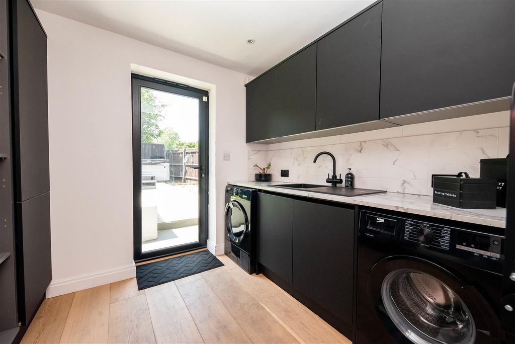 Additional image 25 of 6 bed detached house for saleSorrel Drive, Lightwater GU18