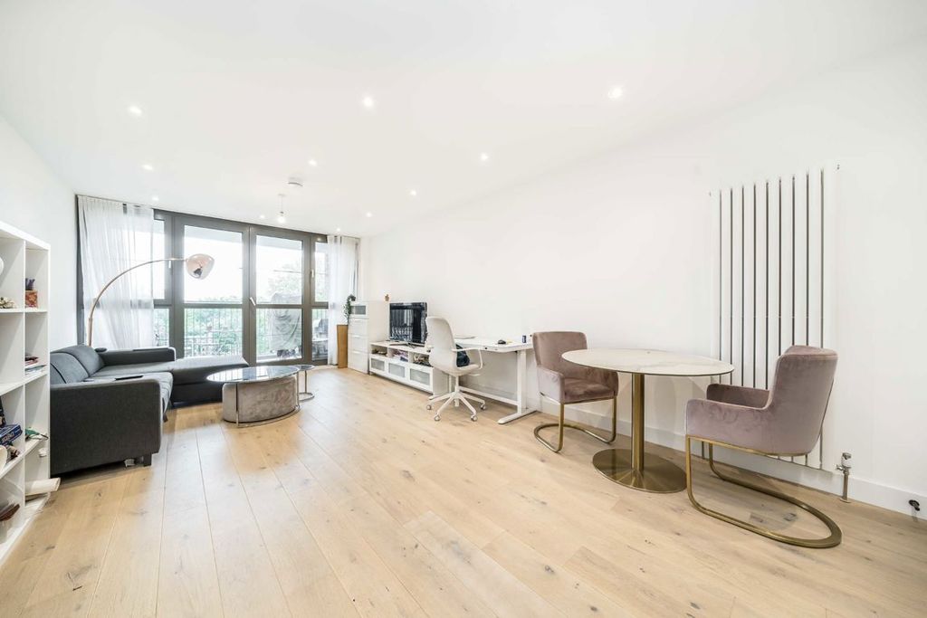 Property photo 2 of 8