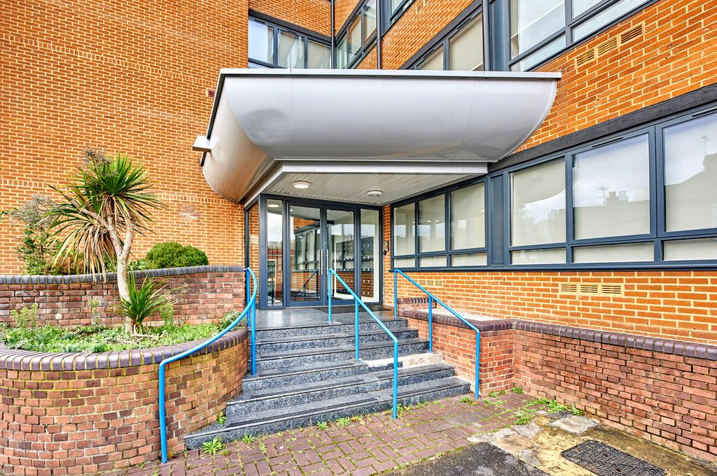 Property photo 3 of 8