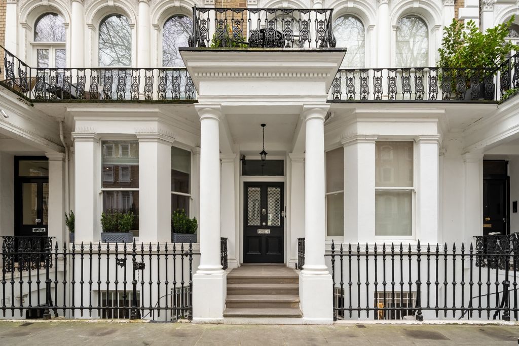 Property photo 1 of 9 Beaufort Gardens ...