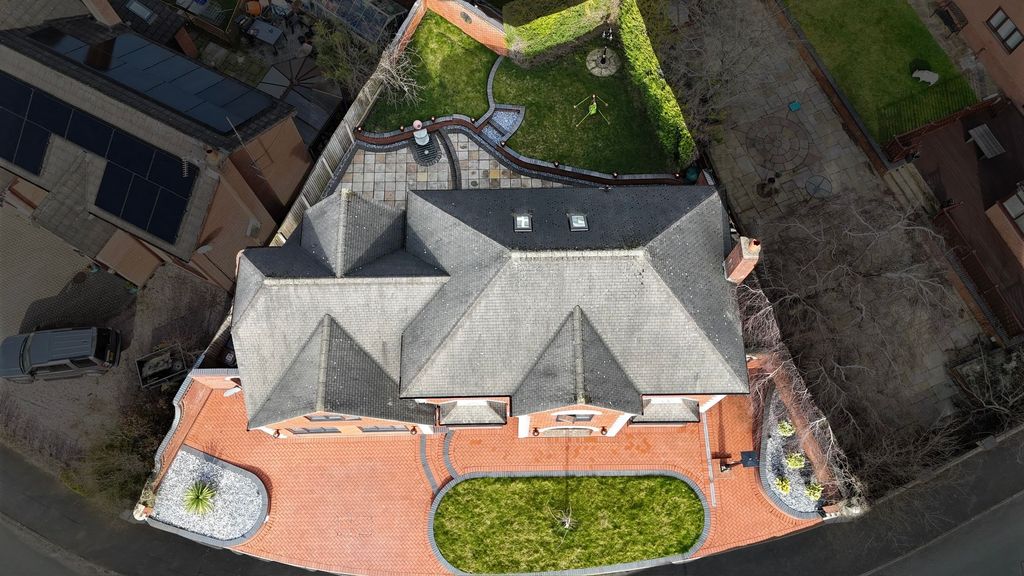 Property photo 3 of 31