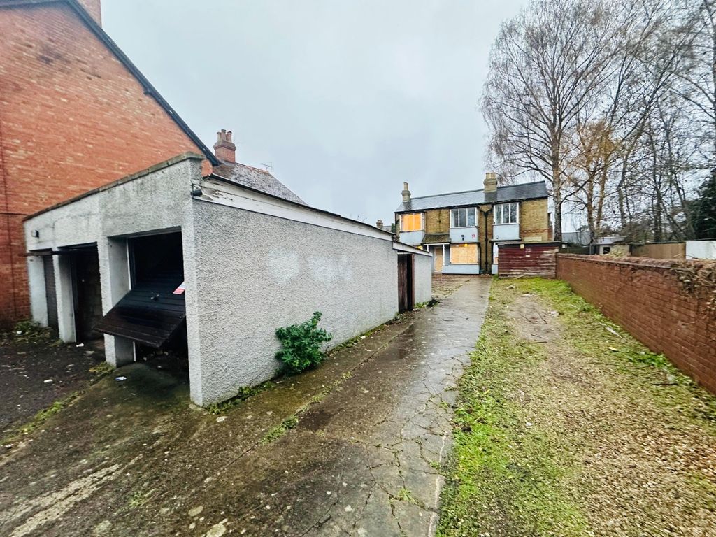 Property photo 2 of 5