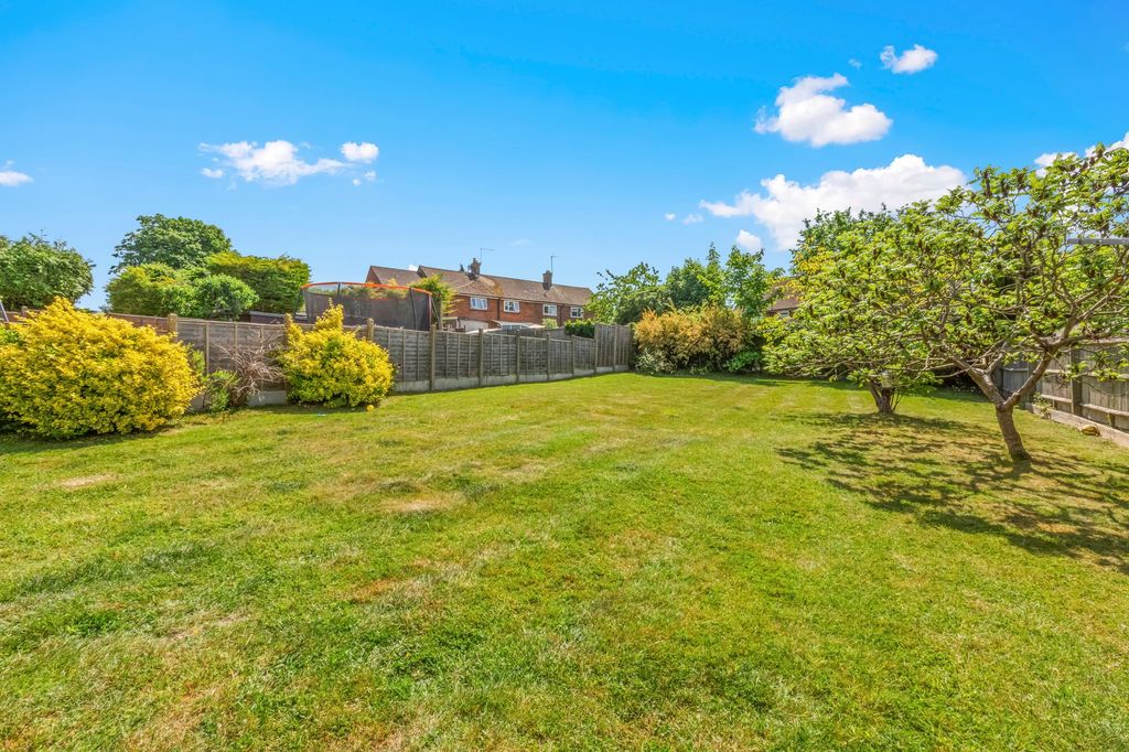 Property photo 3 of 14 Garden