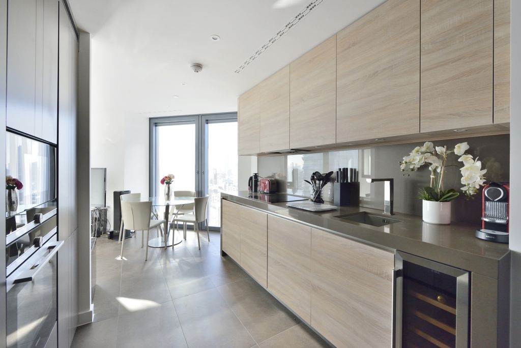 Property photo 2 of 11 Chronicle Tower