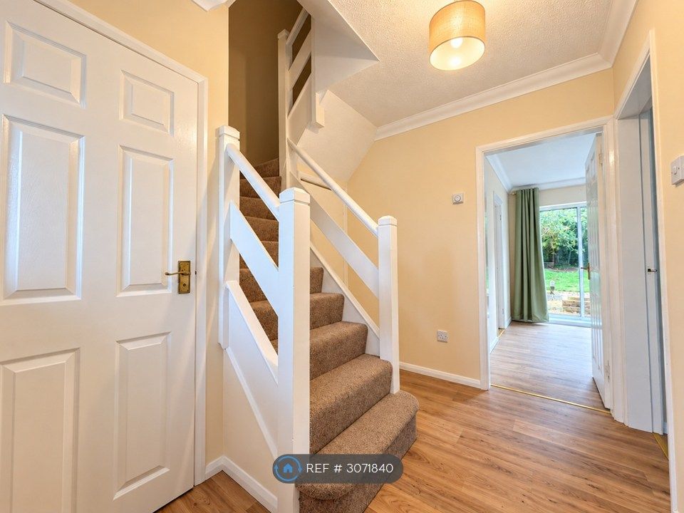 Property photo 2 of 15 Entrance Hall