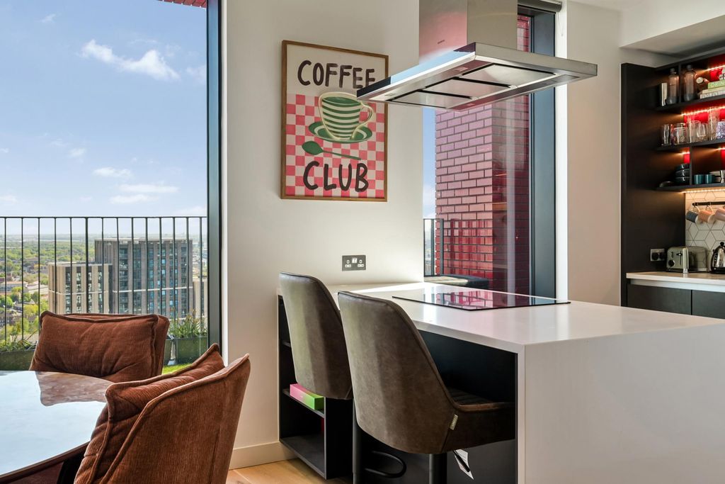 Property photo 3 of 18