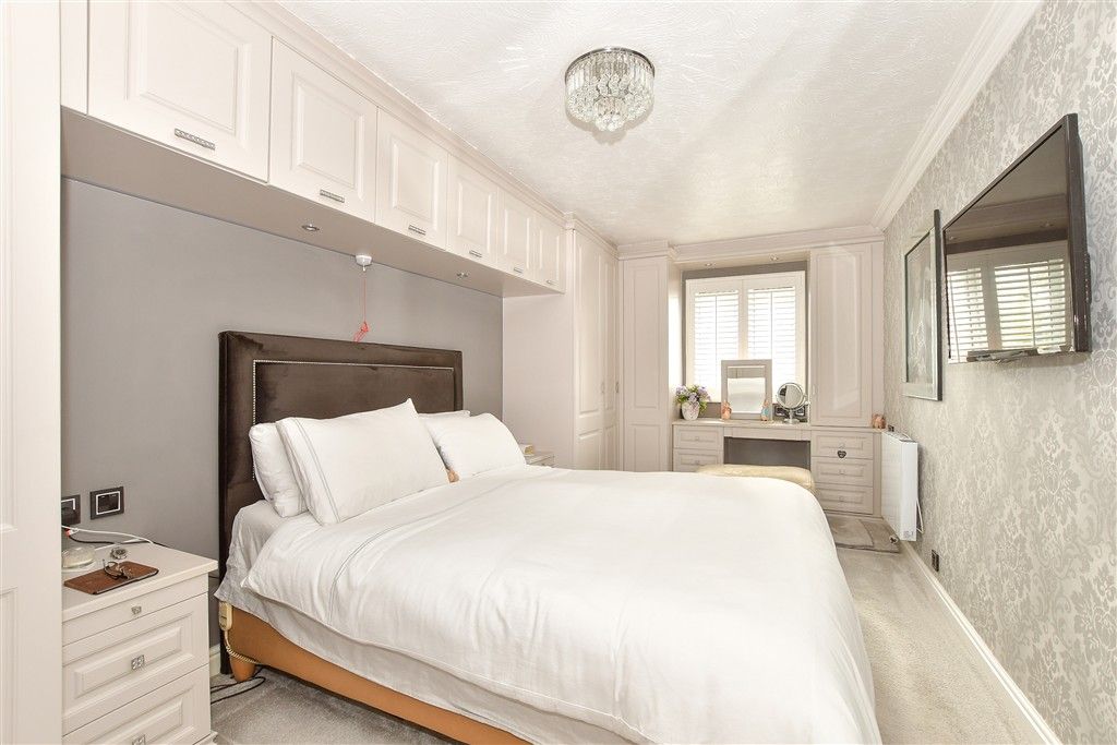 Property photo 1 of 8 Bedroom